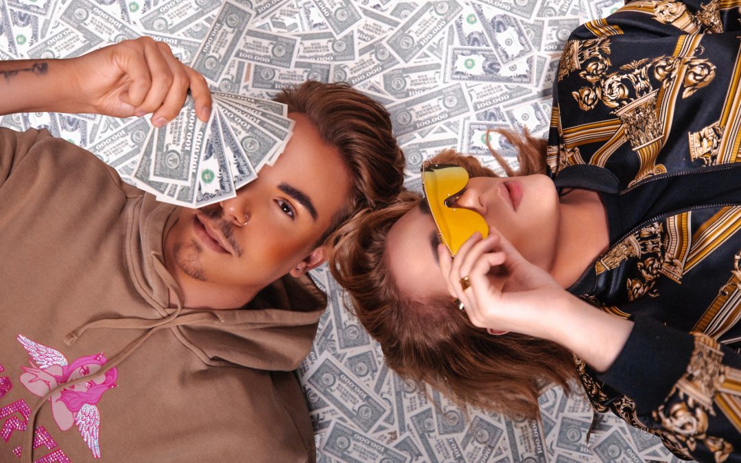 HELPPOA RAHAA – NYT KÄÄRITÄÄN MILJOONIA / OLOHUONE-PODCAST