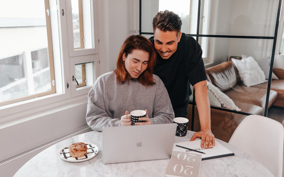 YRITTÄJÄSPESSU 1 – NÄIN SINUSTA TULEE YRITTÄJÄ / OLOHUONE-PODCAST