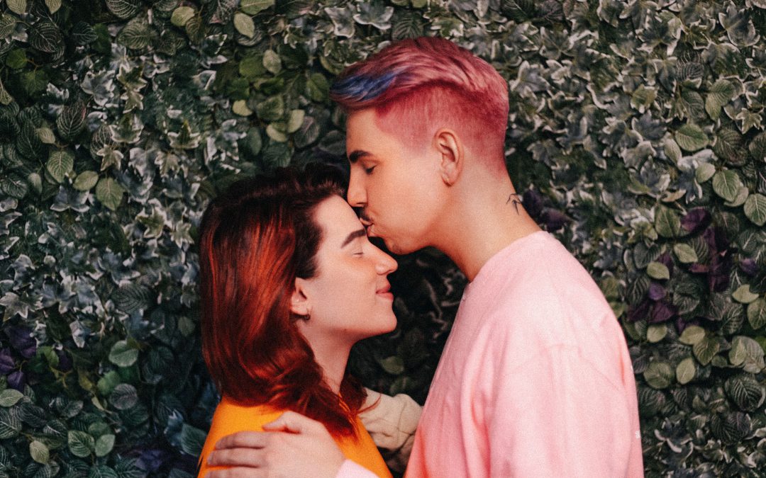 PRIDE SPECIAL – ESIKUVAT / OLOHUONE-PODCAST